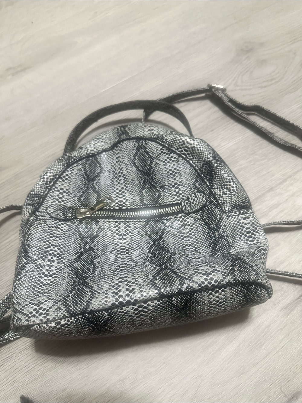Snake-Print Women's Mini Backpack - Black & White